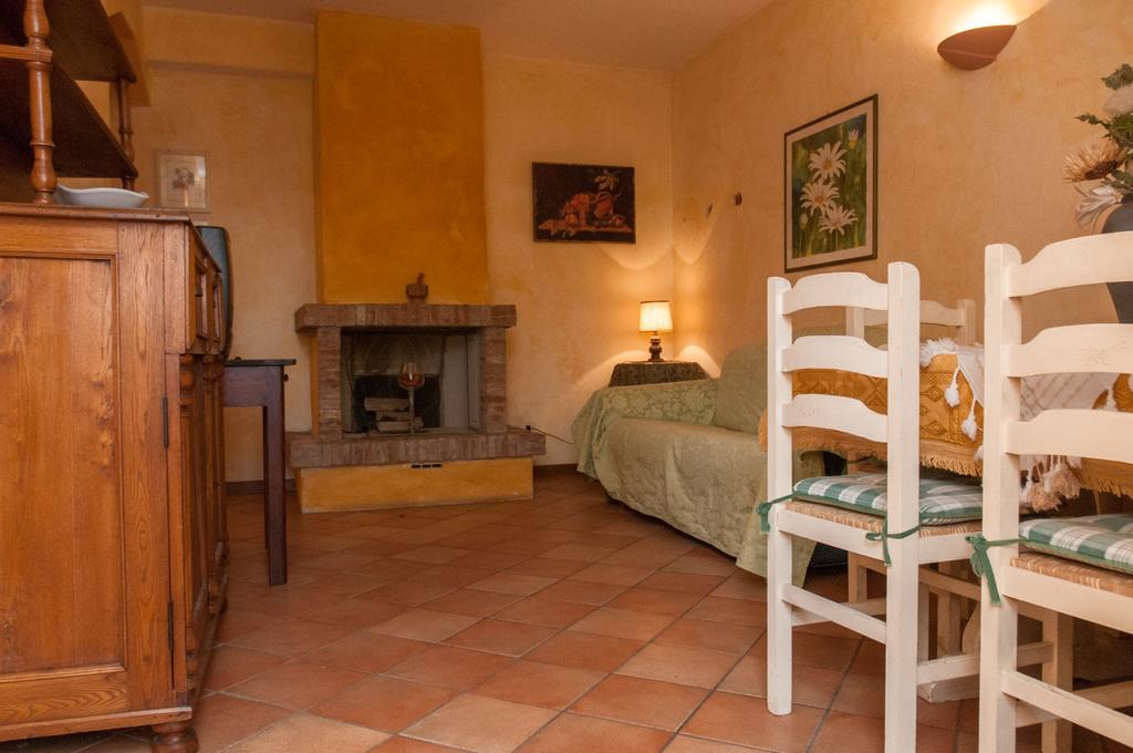 דירות קאסטיגליונה דל לאגו Residenza Il Palazzo חדר תמונה