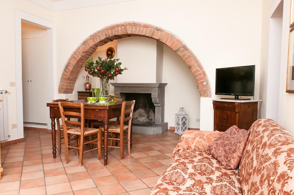 דירות קאסטיגליונה דל לאגו Residenza Il Palazzo חדר תמונה